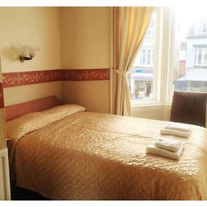 Standard Zimmer mit Kingsize-Bett